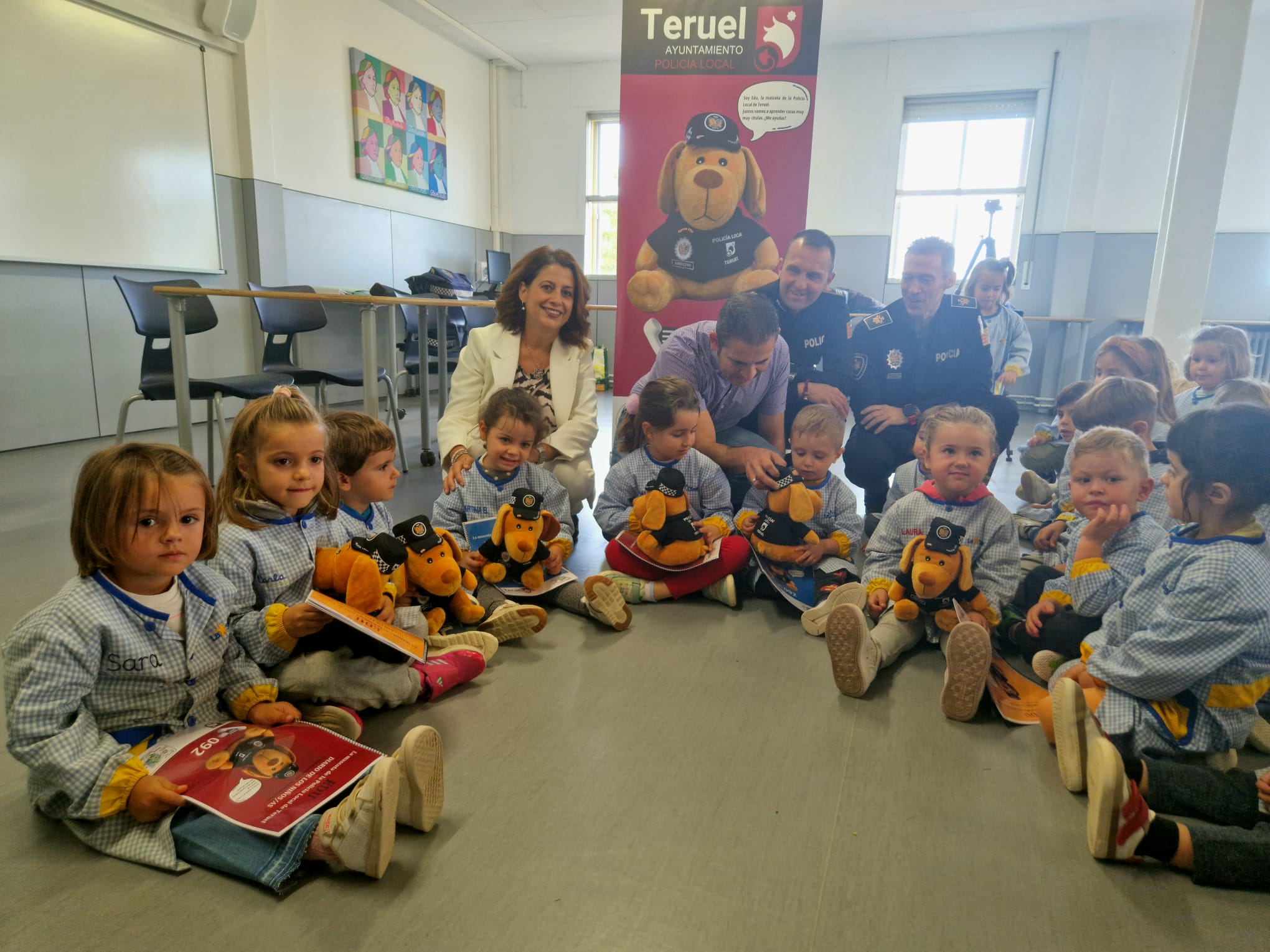 La Policía Local de Teruel inicia una campaña de educación vial en el colegio La Salle con la mascota “EDU”