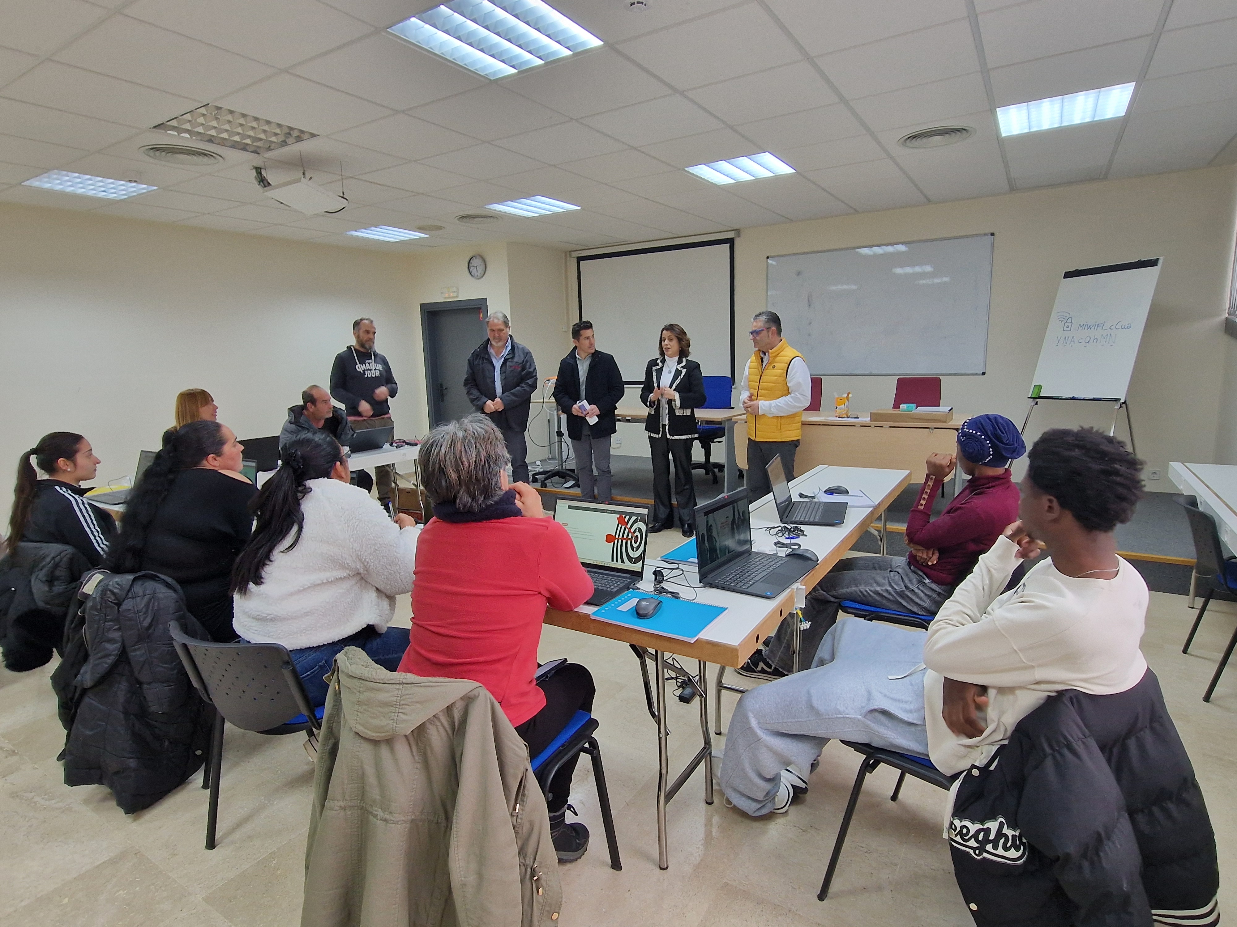 La alcaldesa anima a los participantes del Programa Experiencial “Servicios de limpieza” a aprovechar una formación con alta demanda laboral