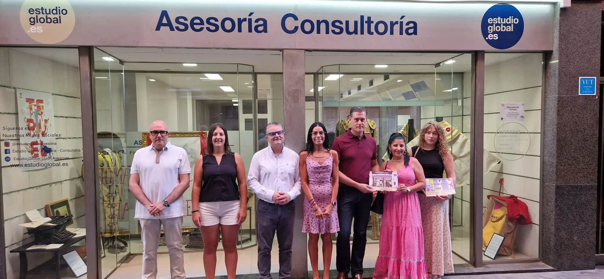 La Librería Tilos y Estudio Global, ganadores del III Concurso de Escaparates Vaquilleros de Teruel