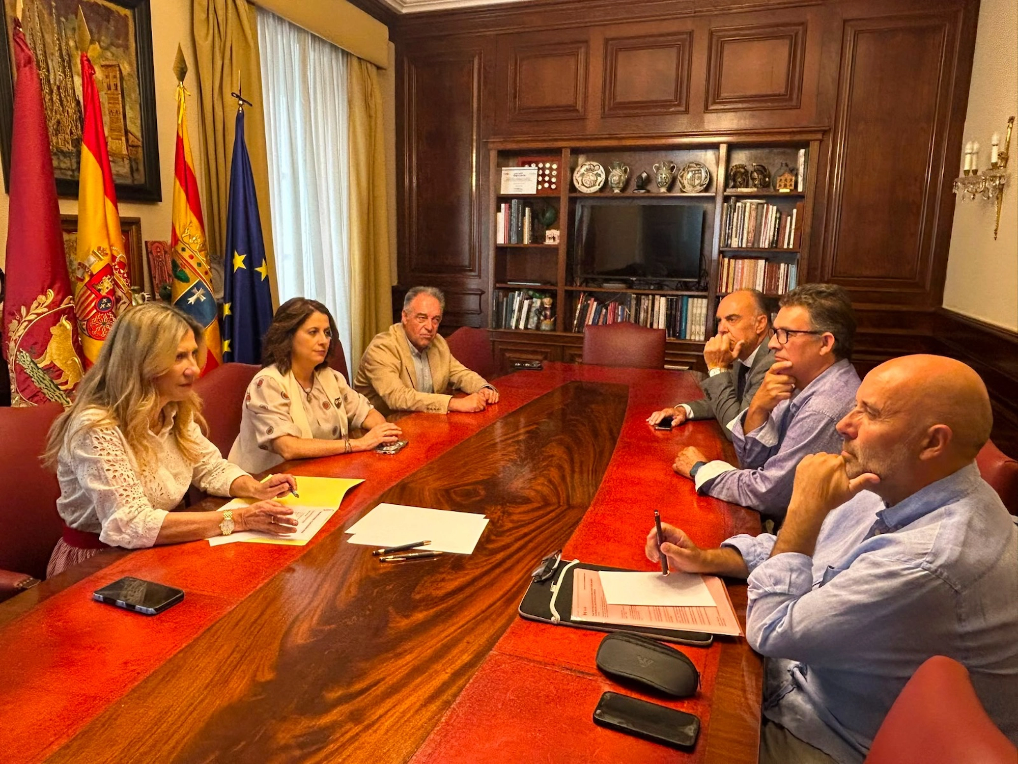 Emma Buj y Mar Vaquero se reúnen con las juntas directivas del Club Deportivo Teruel y Pamesa Voleibol Teruel