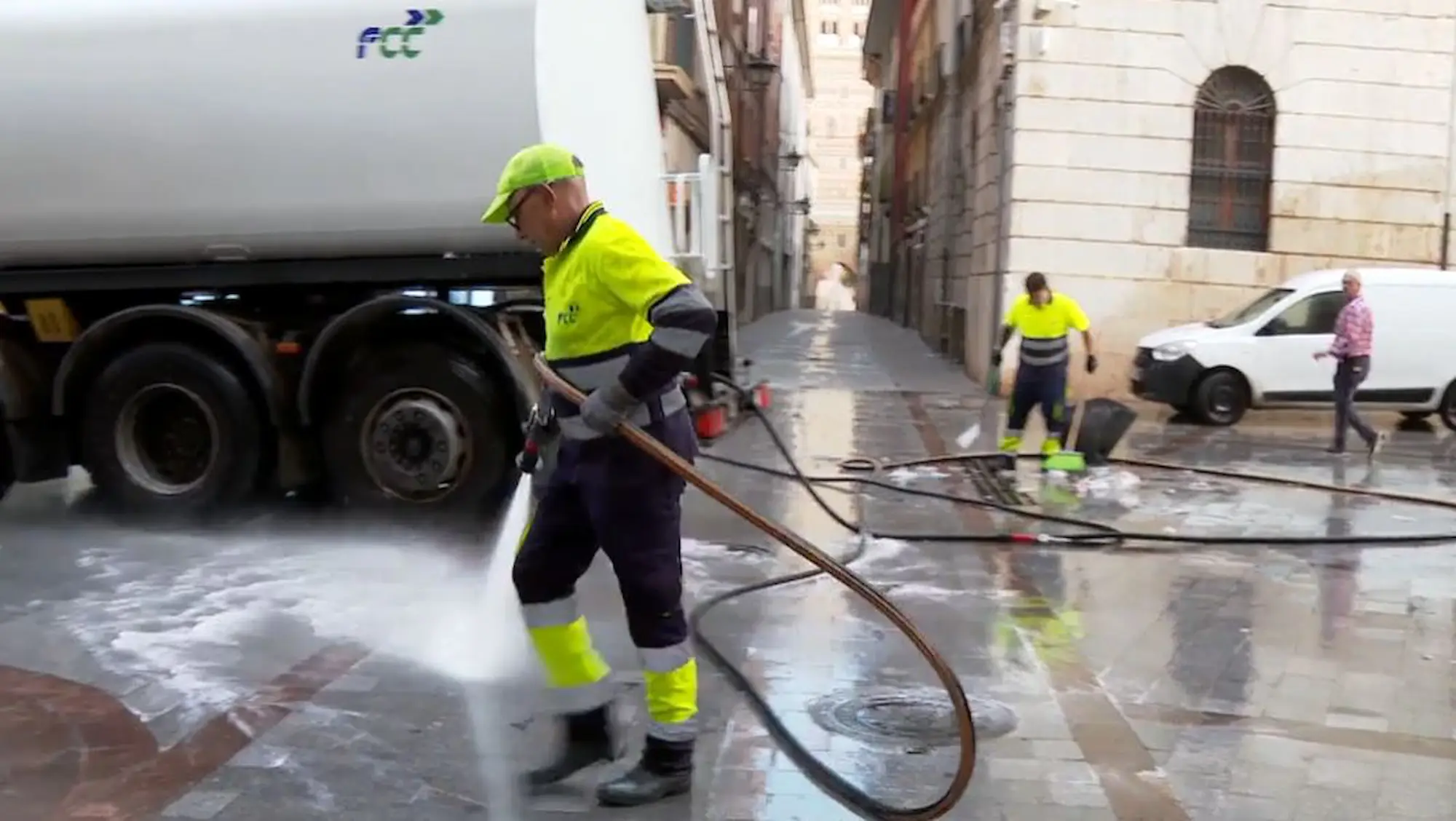 El Ayuntamiento refuerza el dispositivo de limpieza de la Vaquilla con más medios, más personal y cuatro días adicionales de trabajo