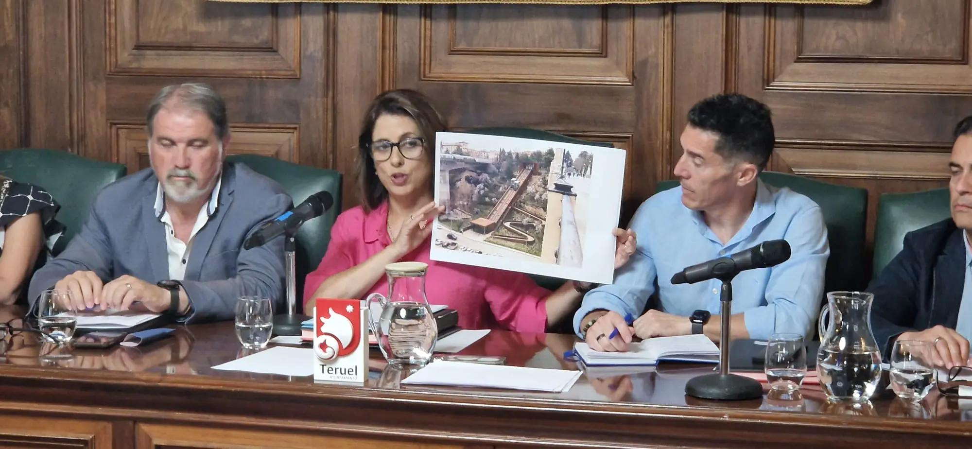 Buj anuncia la instalación de un nuevo elemento mecánico entre los barrios de San Julián y el Ensanche