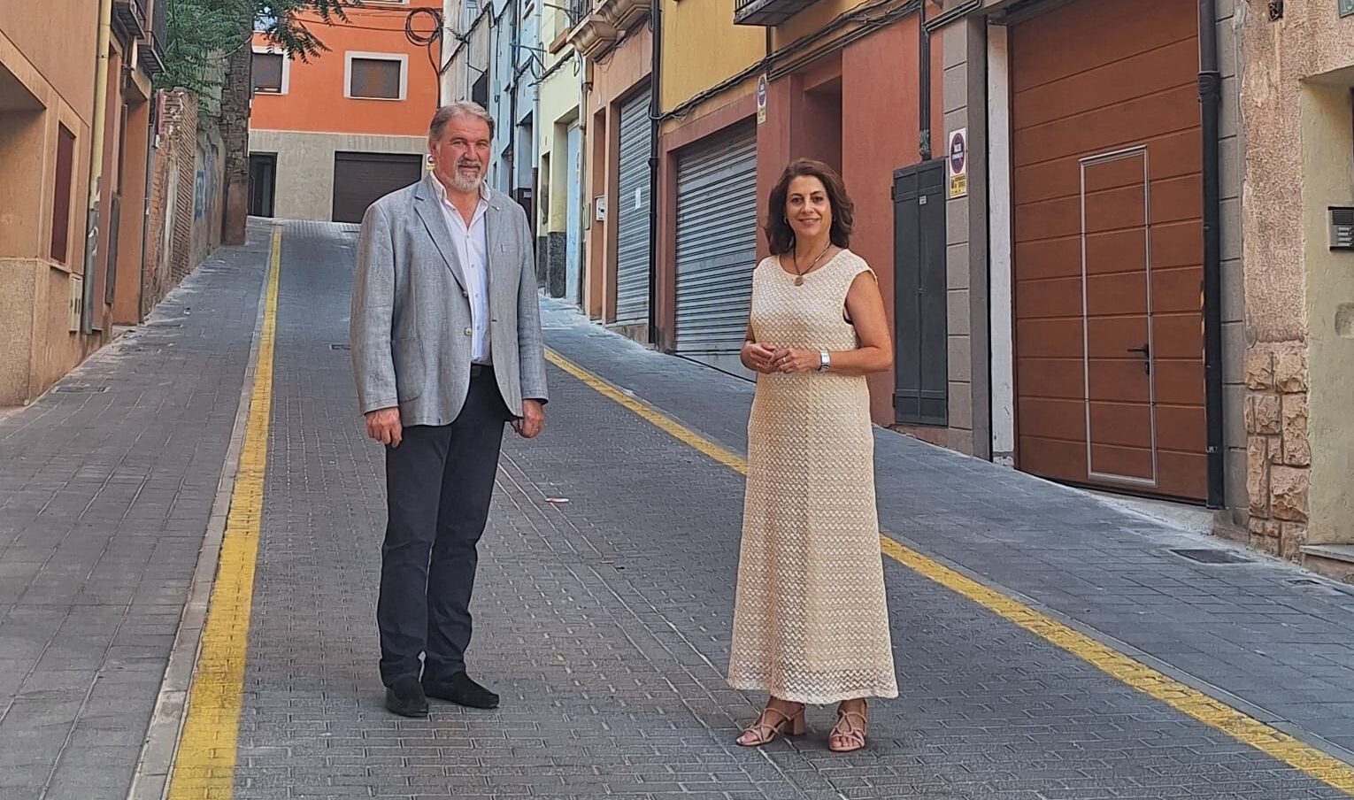La calle La Merced estrena una plataforma única tras una inversión municipal de 136.000 euros