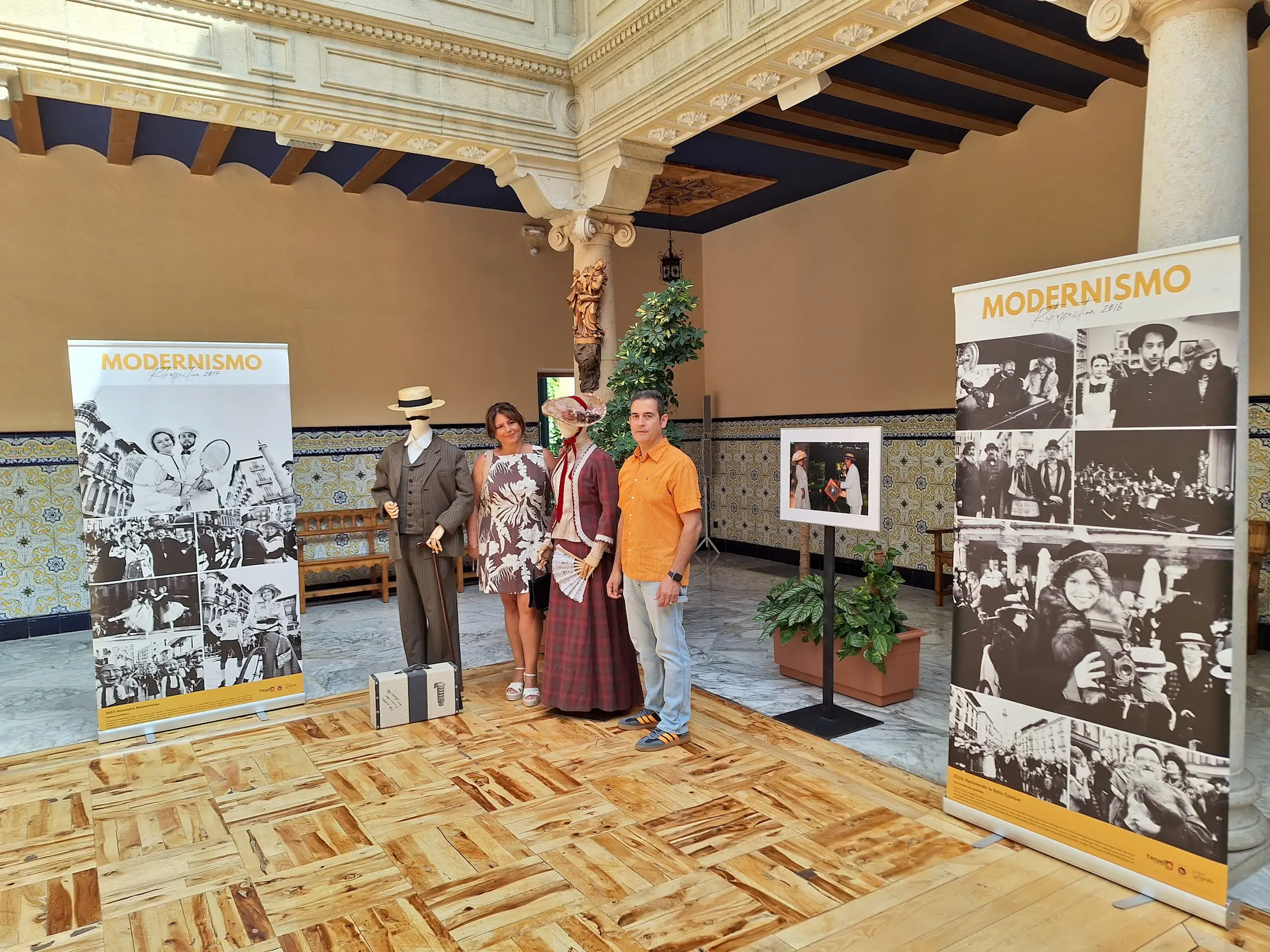 El Claustro del Obispado acoge una exposición sobre la evolución de la Semana Modernista de Teruel