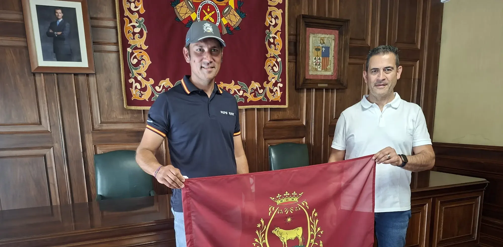 La bandera de Teruel acompañará a Pepe Ríos en el Campeonato del Mundo de Equitación de Trabajo que se celebrará en Jerez