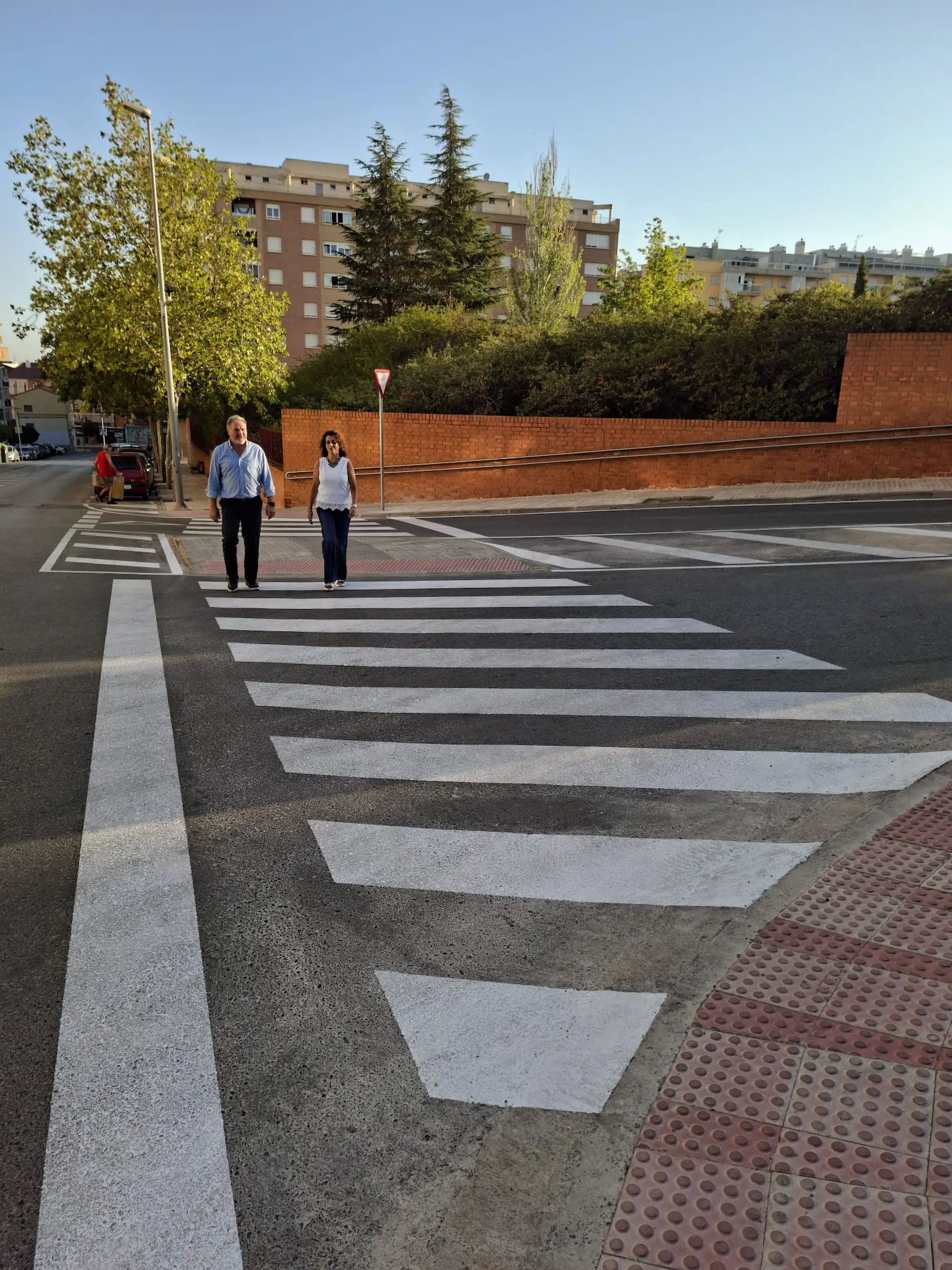El Ayuntamiento mejora los accesos a la residencia Javalambre con la renovación de las aceras y el rebaje de bordillos