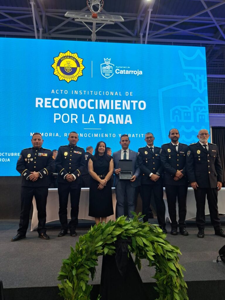 Catarroja homenajea al cuerpo de Policía Local de Teruel por su labor durante la DANA